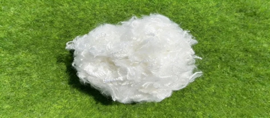 Чи є поліестер натуральним волокном?